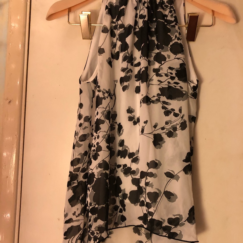 Cute black and white pattern top with tie